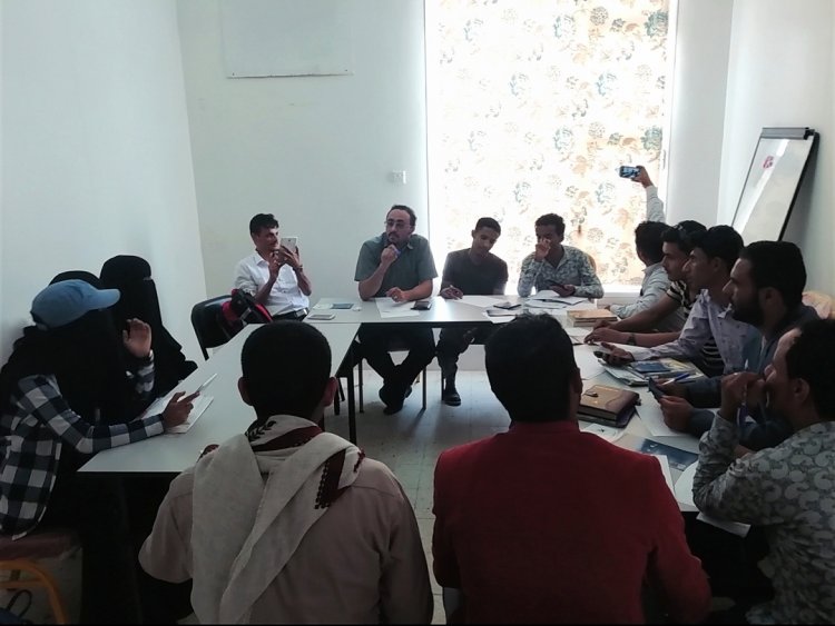 A number of male and female media students in Saba university visit Sada organization and check out its activities